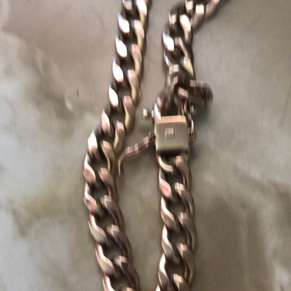 10 karat gold chain and Jesus piece charm - Picture 4 of 4